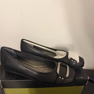 Trotters Black and Cream Flats